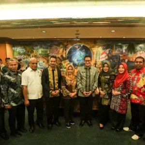 Percepat Bangun Taman Bahari Mojopahit, Ning Ita Audiensi dengan Menparekraf Sandiaga Uno Percepat Bangun Taman Bahari Mojopahit, Ning Ita Audiensi dengan Menparekraf Sandiaga Uno
