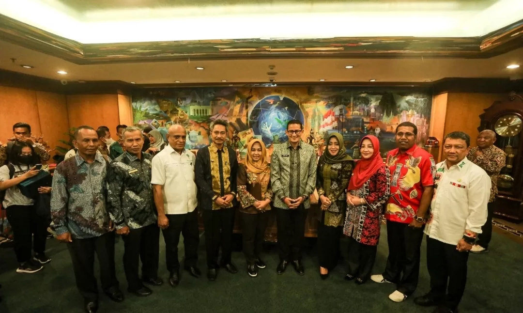 Percepat Bangun Taman Bahari Mojopahit, Ning Ita Audiensi dengan Menparekraf Sandiaga Uno