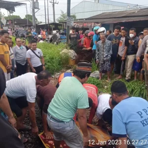 Pulang Tutup Toko, Pemuda Cerdas Tewas Diserempet Kereta Api Pulang Tutup Toko, Pemuda Cerdas Tewas Diserempet Kereta Api