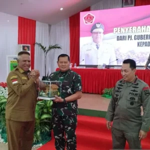 TNI-Polri Selalu Siap Mengawal Kebijakan Pemerintah. TNI-Polri Selalu Siap Mengawal Kebijakan Pemerintah.