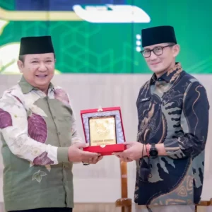 Didepan Sandiaga Uno, Bupati Jember Pamer 600 UKM Dilingkungan Pesantre Didepan Sandiaga Uno, Bupati Jember Pamer 600 UKM Dilingkungan Pesantre