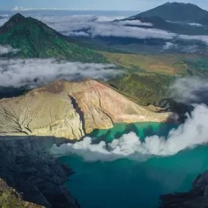 Gunung Ijen Waspada, Masyarakat Diminta tidak Mendekati Kawah dalam Radius 1,5 Kilometer