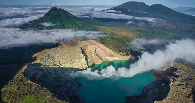 Gunung Ijen Waspada, Masyarakat Diminta tidak Mendekati Kawah dalam Radius 1,5 Kilometer