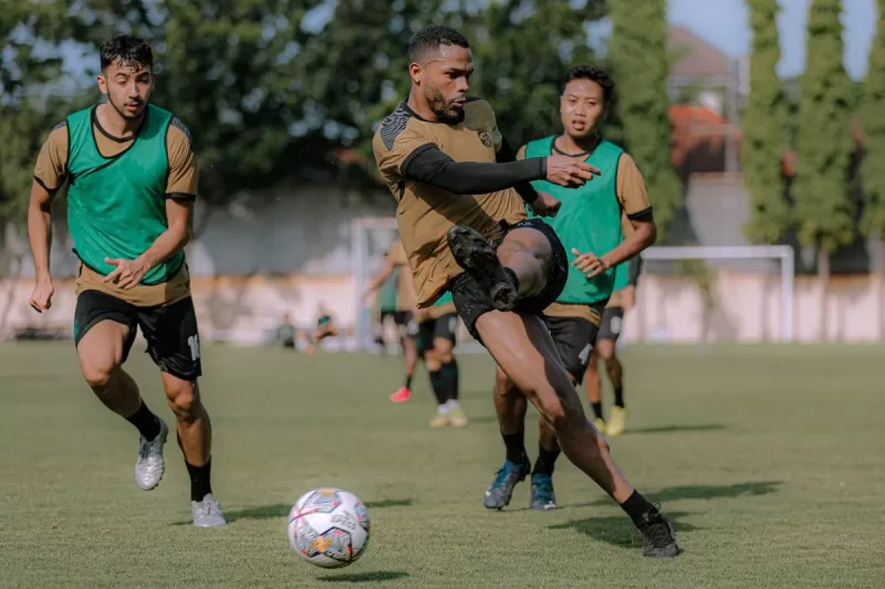 Sudah Disahkan, Pemain Baru Persebaya Dibawa Away ke Markas Persita