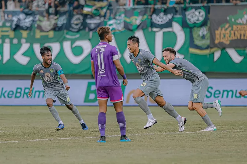 Persebaya Pesta 5 Gol di Kandang Persita