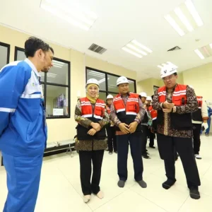 Khofifah Pastikan Distribusi Pupuk Pusri ke Jatim Lancar dan Aman Khofifah Pastikan Distribusi Pupuk Pusri ke Jatim Lancar dan Aman