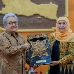 Terima Dubes RI Untuk Jepang, Gubernur Khofifah Diskusikan KEK Recycling Metal dan Promosi Produk Jatim Terima Dubes RI Untuk Jepang, Gubernur Khofifah Diskusikan KEK Recycling Metal dan Promosi Produk Jatim