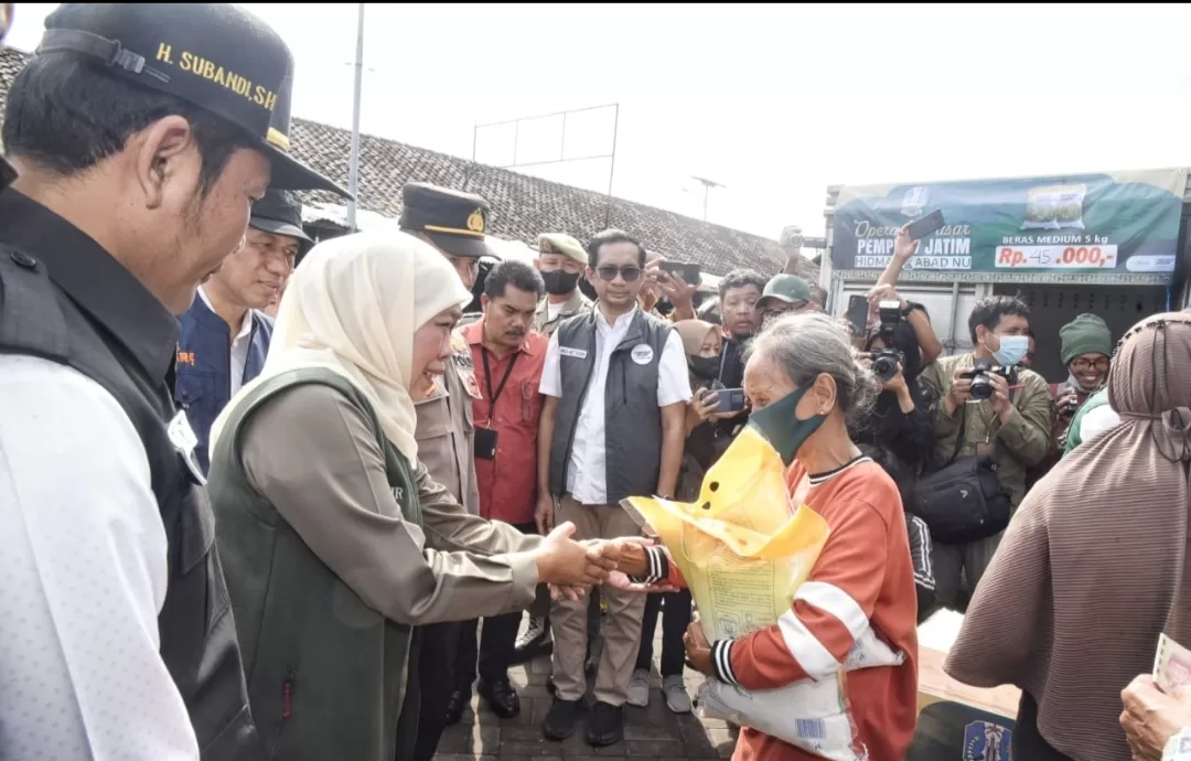 Operasi Pasar di Sidoarjo, Pemprov Jatim Gelontor Ribuan Ton Beras Murah Berkualitas