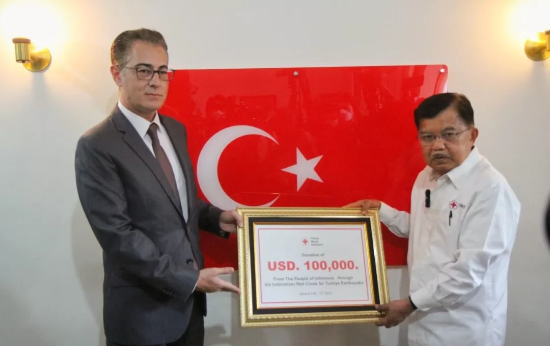 PMI Serahkan Bantuan Korban Gempa ke Dubes Turki 100.000 US dollar