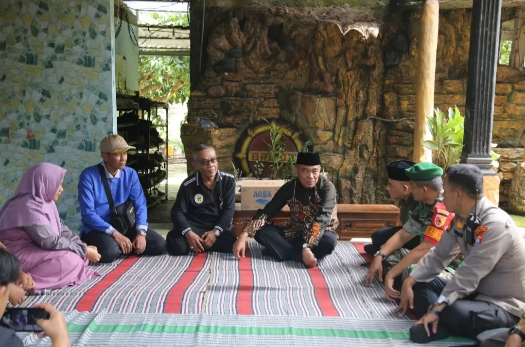 Menko PMK Takziah Ke Polisi yang Shaleh