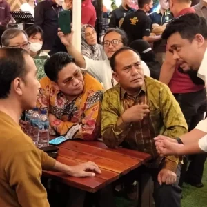 Diskusi Ringan Sambil Makan Durian  “Mumpung Ketemu Presiden”