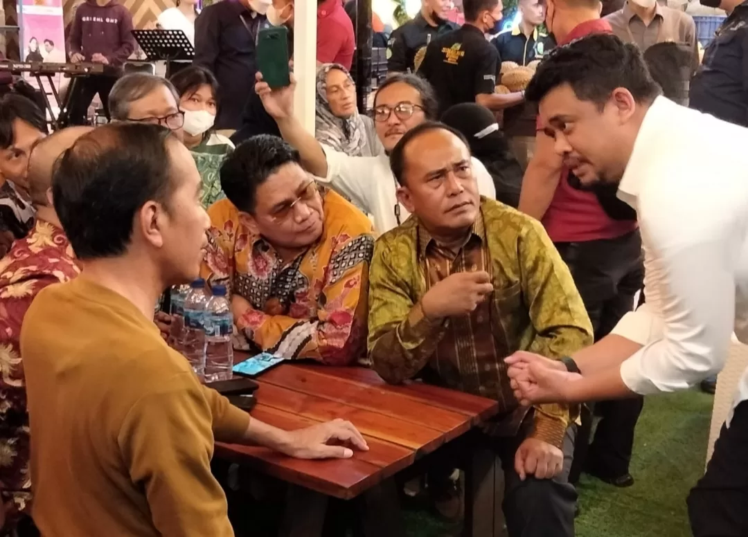 Diskusi Ringan Sambil Makan Durian  “Mumpung Ketemu Presiden”