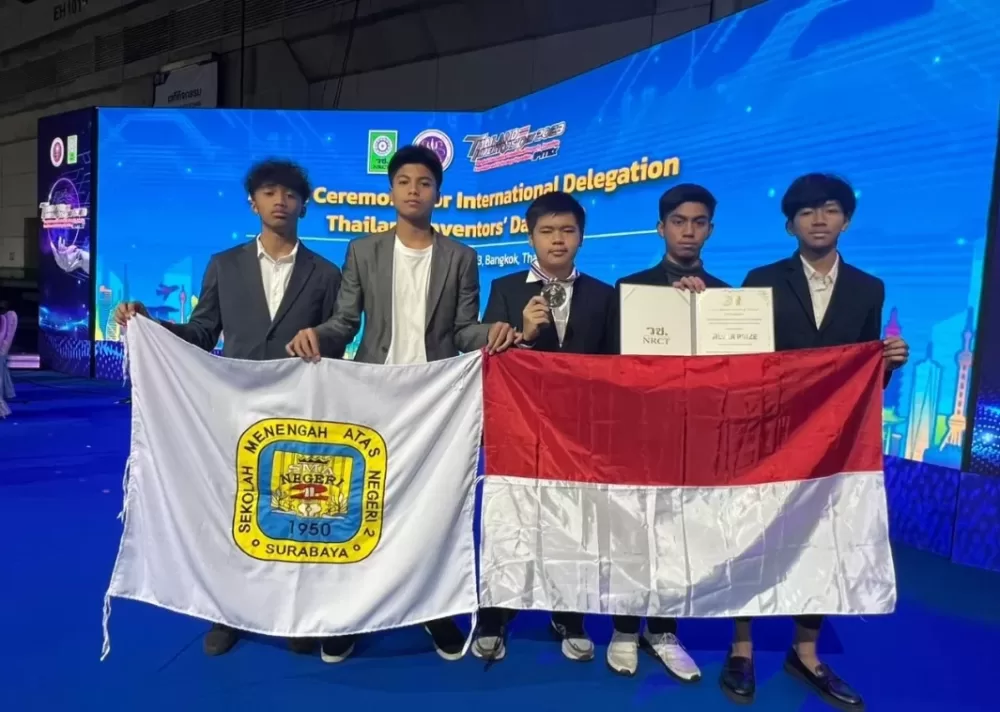 Lima Pelajar Asal Jatim Raih Dua Penghargaan di Bangkok IPITEx, Khofifah : Bukti Semangat IKI