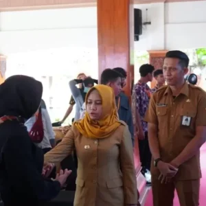 Ingin Ubah Mindset Pekerja Jadi Pengusaha : Ning Ita Gelar Diklat Kewirausahaan Pemuda Produktif Ingin Ubah Mindset Pekerja Jadi Pengusaha : Ning Ita Gelar Diklat Kewirausahaan Pemuda Produktif