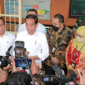Presiden Cek Harga Sembako Di Wonokromo, Beras Dibawah Sembilan Ribu Dan Melimpah Presiden Cek Harga Sembako Di Wonokromo, Beras Dibawah Sembilan Ribu Dan Melimpah