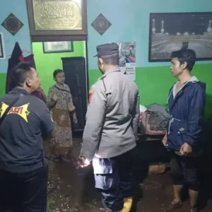 Tanggap Bencana, Polresta Banyuwangi Bantu Warga Dampak Banjir