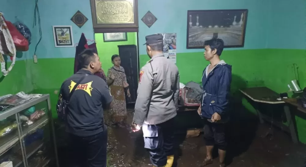 Tanggap Bencana, Polresta Banyuwangi Bantu Warga Dampak Banjir