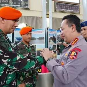 Kapolri Beri Apresiasi ke TNI yang ‘Berputar’ dan Tim Gabungan Evakuasi Kapolda Jambi