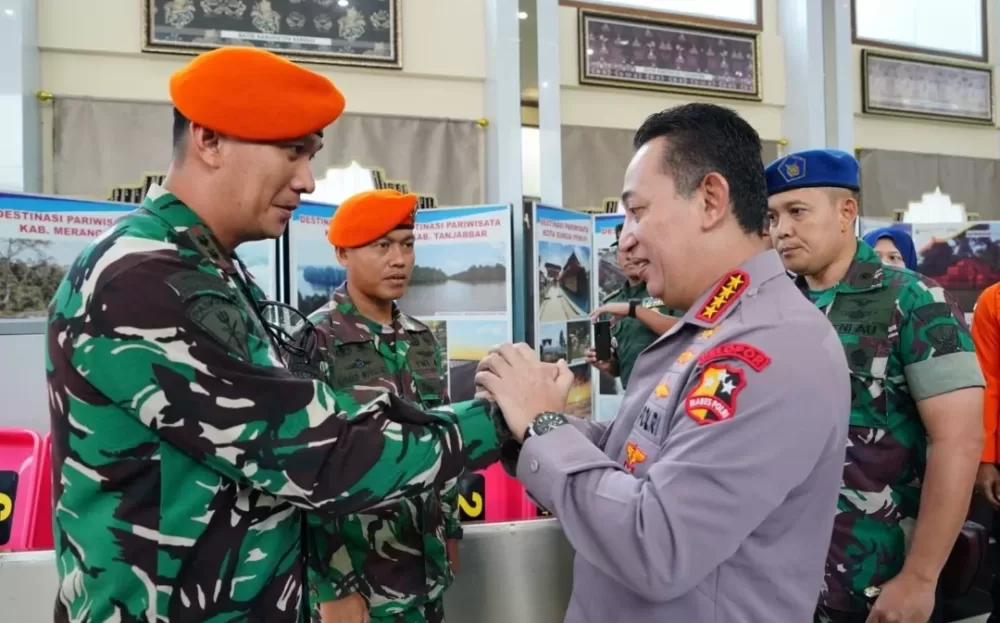Kapolri Beri Apresiasi ke TNI yang ‘Berputar’ dan Tim Gabungan Evakuasi Kapolda Jambi