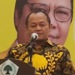 Ketua Golkar Jatim Sesalkan Spanduk Tolak Gibran, Ada Pihak Ingin Adu Domba Ketua Golkar Jatim Sesalkan Spanduk Tolak Gibran, Ada Pihak Ingin Adu Domba