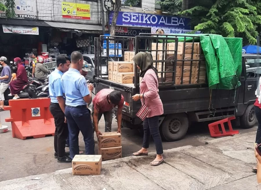 Pasar Tradisional di Surabaya Digelontor 23.904 Liter Minyak Goreng