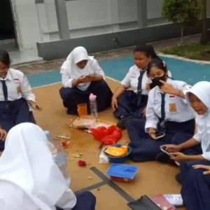 Jaga Lingkungan, PMR SMPN 1 Jember Ciptakan Eco Enzyme Jaga Lingkungan, PMR SMPN 1 Jember Ciptakan Eco Enzyme