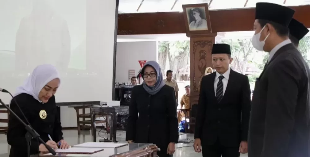 Lantik 27 Pejabat, Bupati Bojonegoro Tekankan Netralitas PNS Jelang Tahun Politik