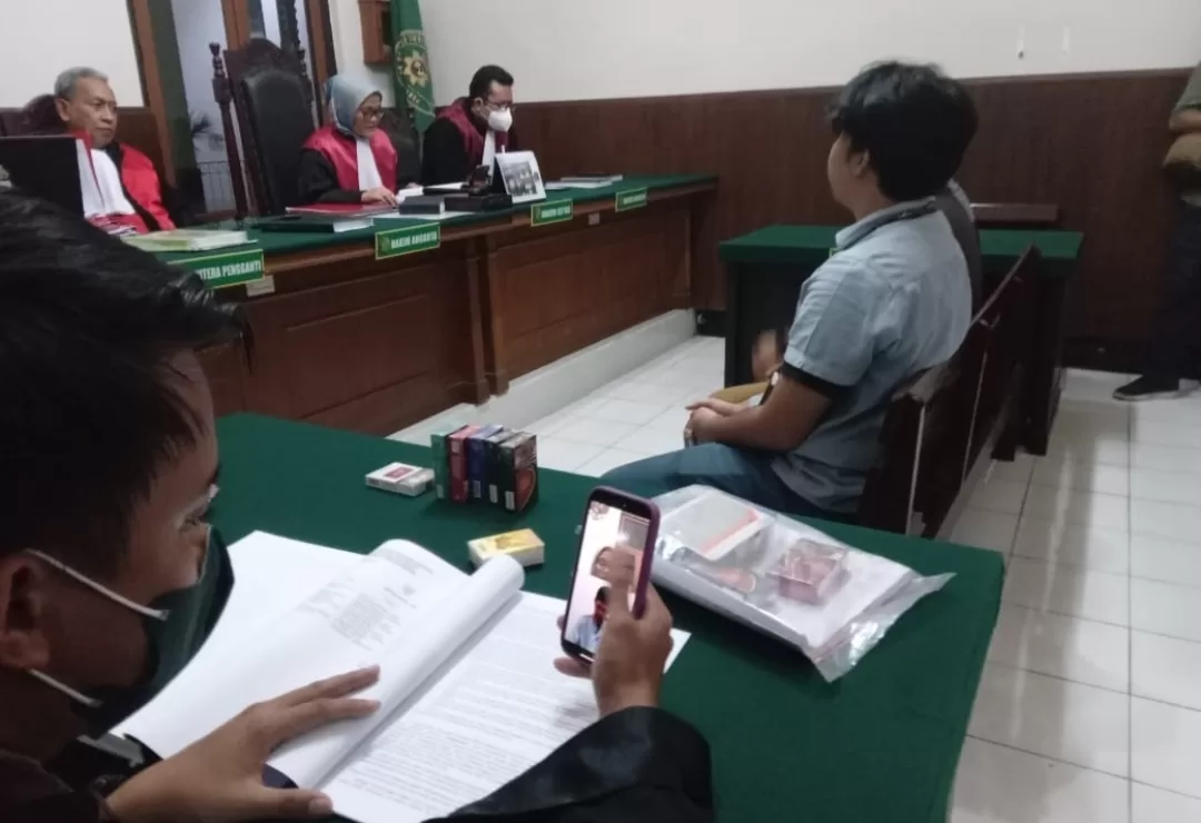 Bawa 155 Ball Rokok Ilegal Diseret ke Pengadilan