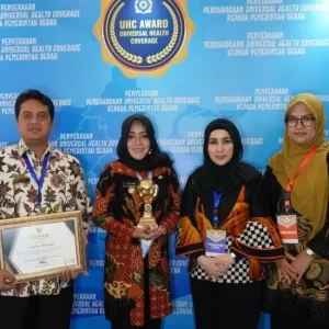Asuransi JKN Tembus 96,08% Kab. Mojokerto Terima Penghargaan UHC BPJS Tahun 2023 Asuransi JKN Tembus 96,08% Kab. Mojokerto Terima Penghargaan UHC BPJS Tahun 2023