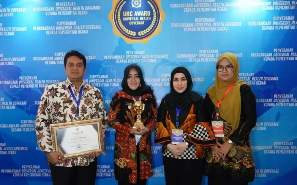 Asuransi JKN Tembus 96,08% Kab. Mojokerto Terima Penghargaan UHC BPJS Tahun 2023