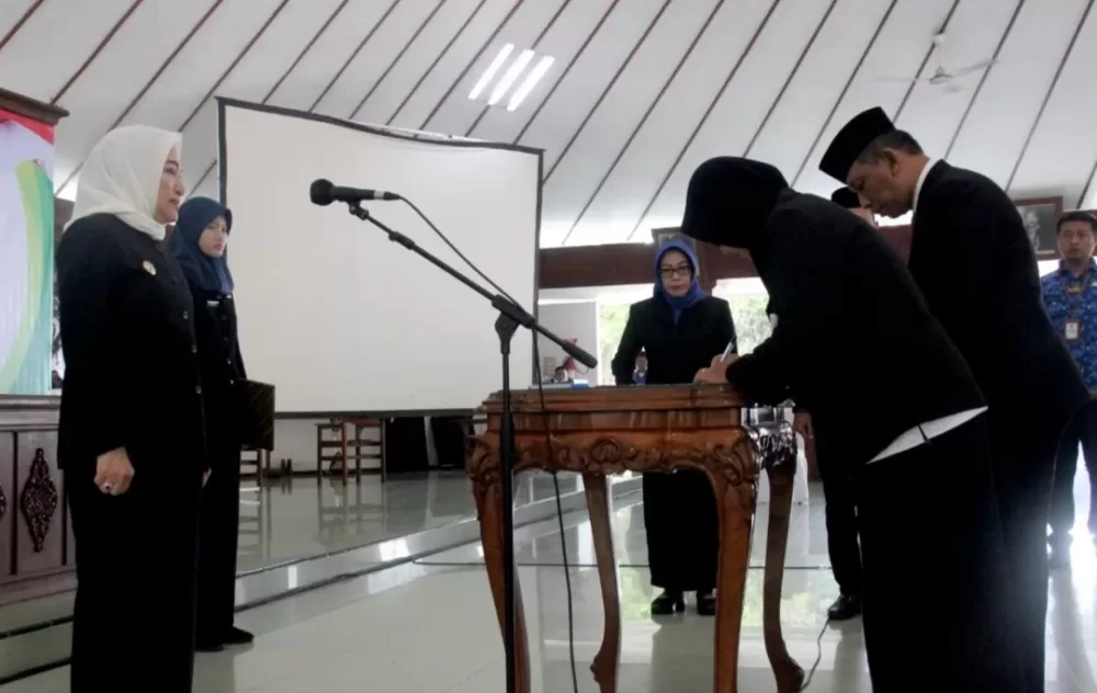 Bupati Bojonegoro Lantik 19 Pejabat Eselon ll dan Kepala Sekolah