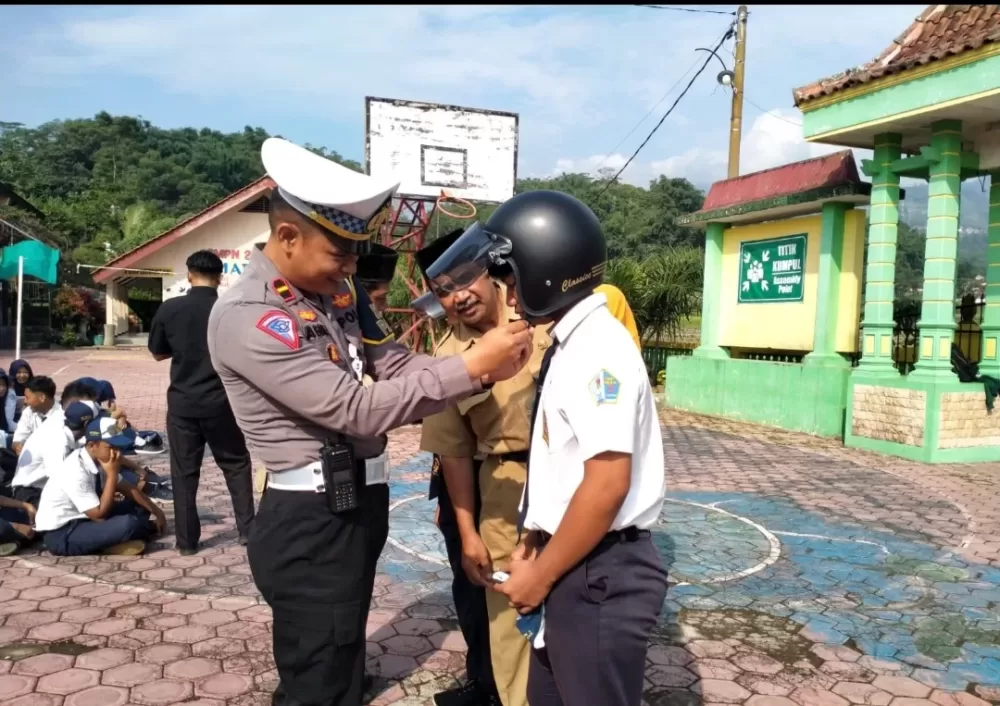Di SMP 3, Polres Magetan Gelar Sosialisasi Tertib Lalu Lintas Dan Revolusi Akhlak