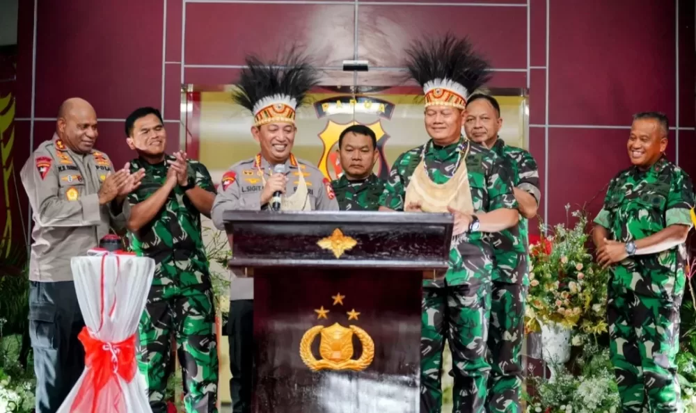 Ratas Bareng Presiden, Kapolri Tegaskan TNI-Polri Kawal Seluruh Kebijakan di Papua