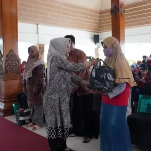Lawan Stunting, Ning Ita Gencar Eduksi Cipta Menu Makan Bernutrisi Balita Lawan Stunting, Ning Ita Gencar Eduksi Cipta Menu Makan Bernutrisi Balita