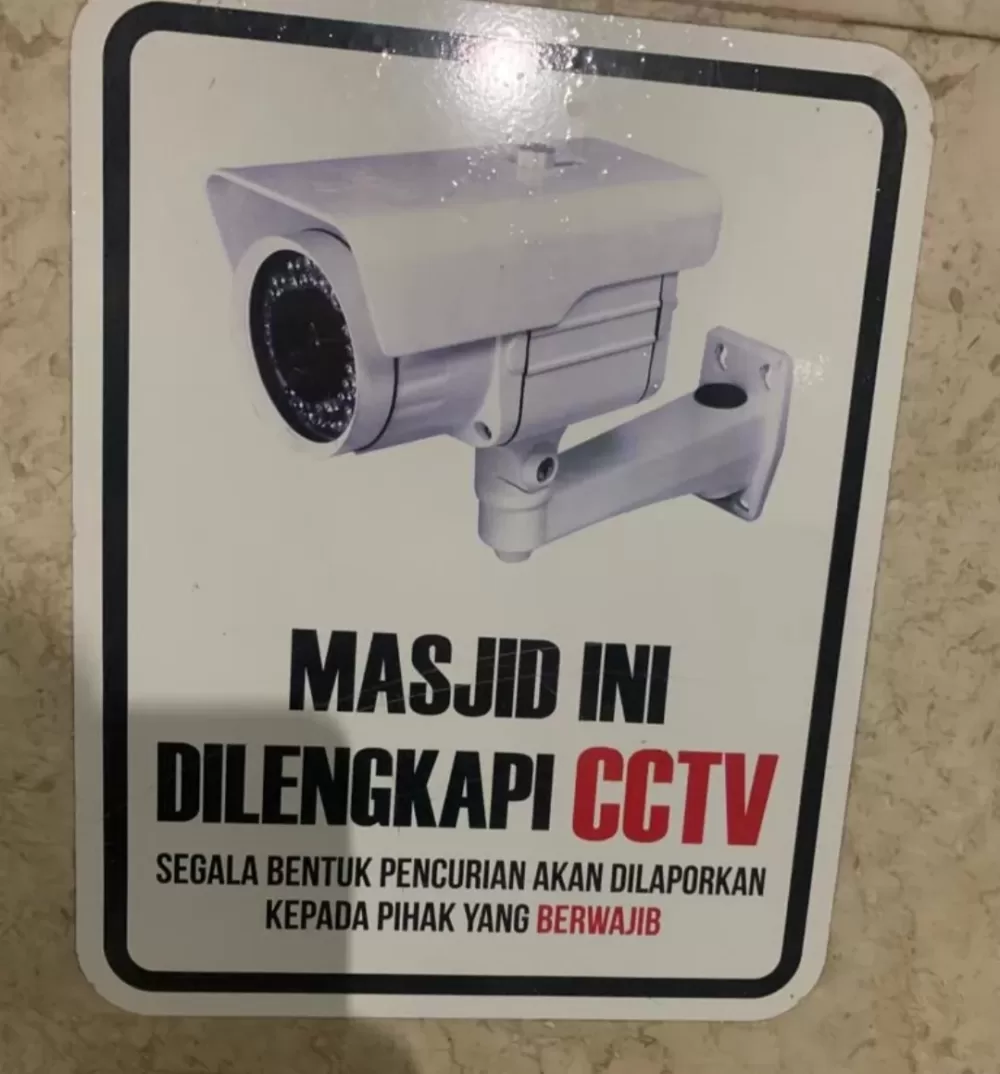 Lebih Takut ke Kamera Daripada Allah?