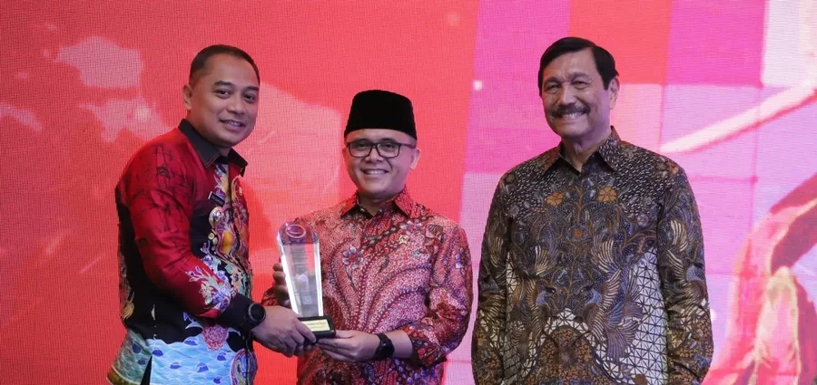 Kota Surabaya Borong Penghargaan PPKM Award dan Penerapan SPBE