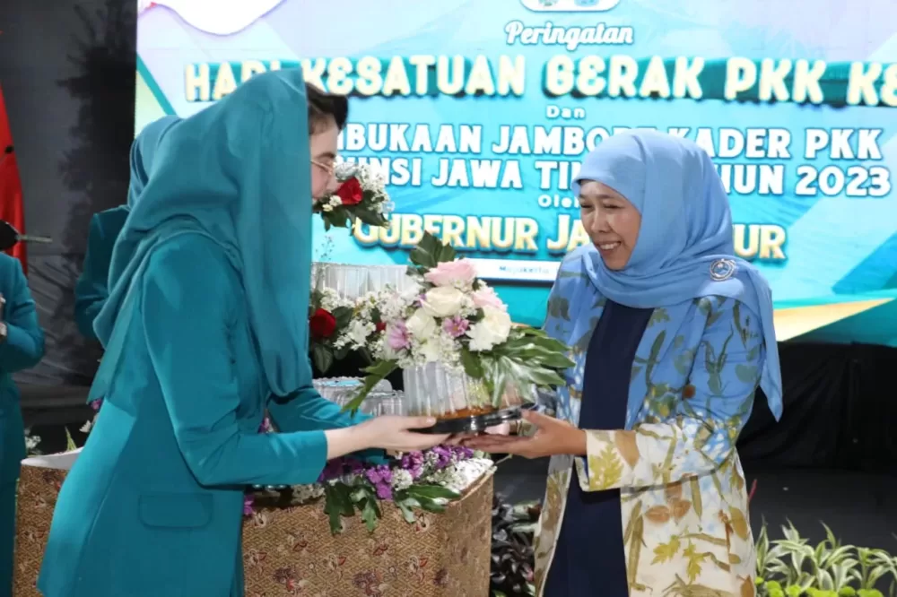 Bentuk Keluarga Tangguh, Khofifah Ingatkan Pentingnya Pola Asuh dan Kasih Sayang