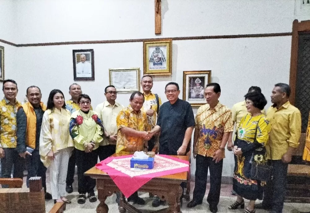 Dikunjungi Golkar Jatim, Romo Yosep Eko Budi: Dengarkan Keinginan Rakyat
