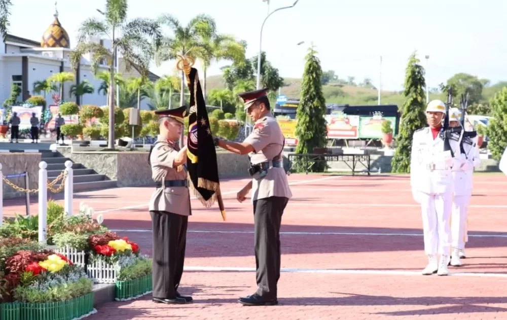 Serah Terima Pataka “Wira Dharma Brata” Menandai Pergantian Kapolda Sulteng
