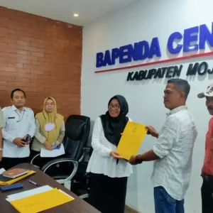Tanpa Audensi LKH Barakuda Tekan Bupati Mojokerto Nonjobkan Kadis Pendidikan Tanpa Audensi LKH Barakuda Tekan Bupati Mojokerto Nonjobkan Kadis Pendidikan