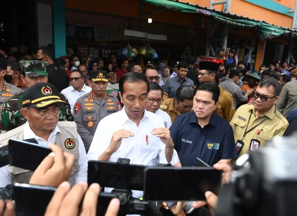 Muhadjir Dampingi Presiden Jokowi Blusukan ke Pasar