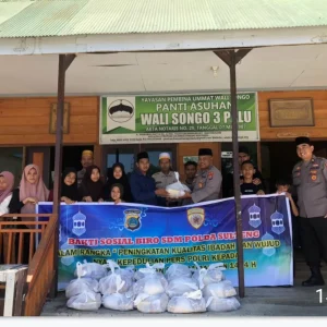 Bakti Sosial Ramadhan, Polda Sulteng bagikan 2000 paket sembako Bakti Sosial Ramadhan, Polda Sulteng bagikan 2000 paket sembako