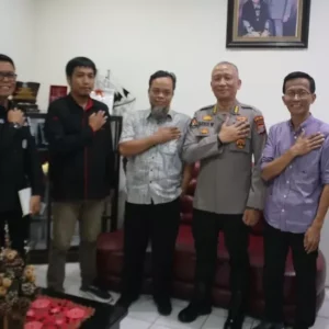 Perkuat Sinergitas, Kabidhumas Polda Sulteng Silaturahmi dengan Organisasi Media Perkuat Sinergitas, Kabidhumas Polda Sulteng Silaturahmi dengan Organisasi Media