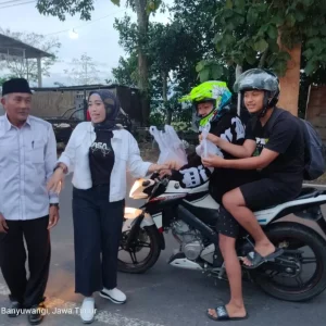 Kades Kalirejo Dan Lemahbangdewo Dukung Para Pengemudi Pelayanan Bagi Takjil Serta Buka Bersama