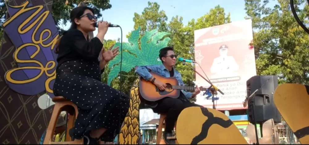 Asyik Itu Ngabuburit di Bunderan Kota Madiun, Live Musiknya Nonjok Gaes