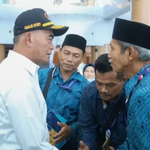 Tinjau Bandara Kertajati, Menko Muhadjir Lepas Jamaah Umrah Tinjau Bandara Kertajati, Menko Muhadjir Lepas Jamaah Umrah