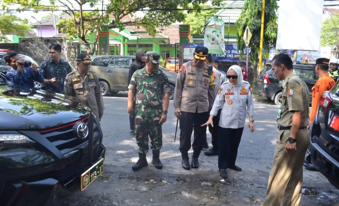 Forkopimda Bojonegoro Lakukan Peninjauan Pos Pam Idul Fitri 1444 H dan Serahkan Bingkisan
