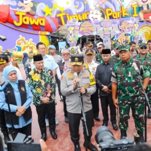 Khofifah dan Forkopimda Tinjau Tempat Wisata di Surabaya dan Batu Pastikan Berlibur Aman & Nyaman Khofifah dan Forkopimda Tinjau Tempat Wisata di Surabaya dan Batu Pastikan Berlibur Aman & Nyaman