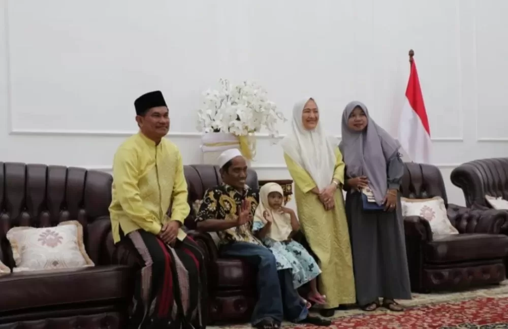 Momen Indah saat Penyandang Disabilitas Hadiri Open House Bupati Bojonegoro