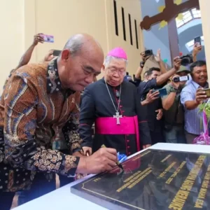 Resmikan Gedung Keuskupan Merauke, Menko Muhadjir: Gereja Ini Harus Jadi Center of Excellence Resmikan Gedung Keuskupan Merauke, Menko Muhadjir: Gereja Ini Harus Jadi Center of Excellence